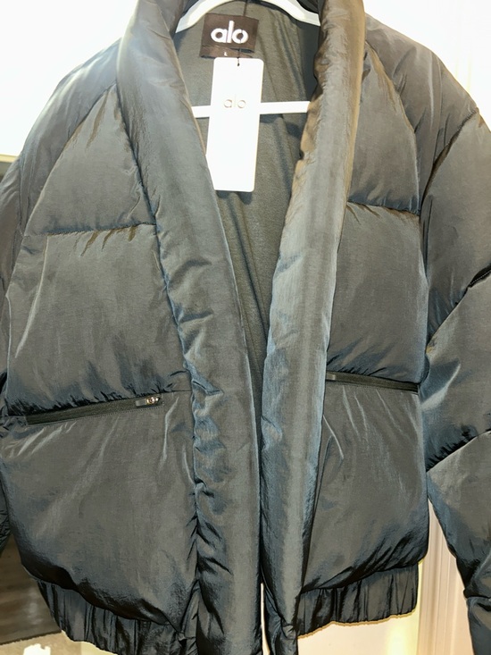 ALO Yoga Women's Dark Grey Shawl-Collar Puffer Jacket - Picture 2 of 6